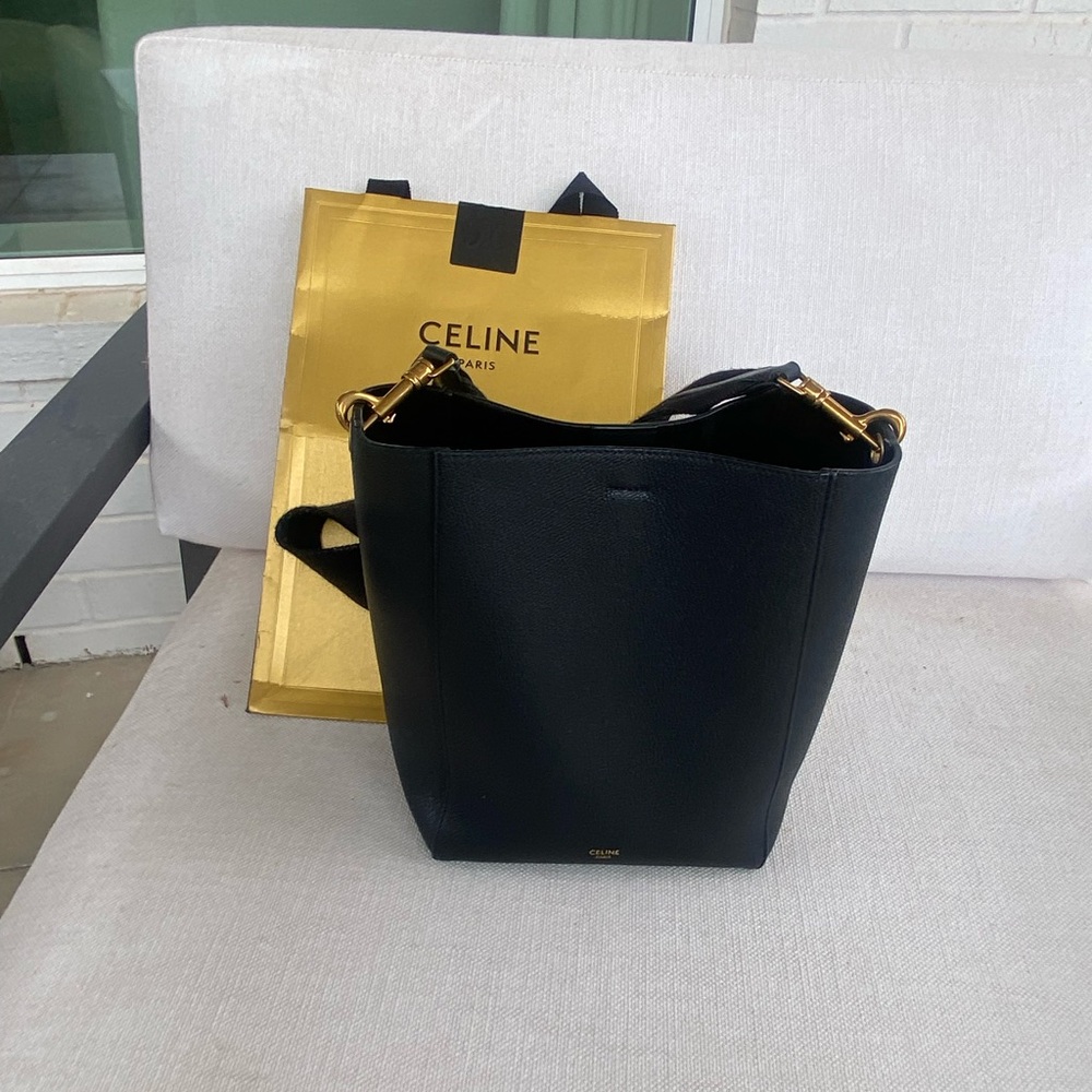 Amazing condition Celine Soft Grained Calfskin Small Sangle Bucket Bag black❤️